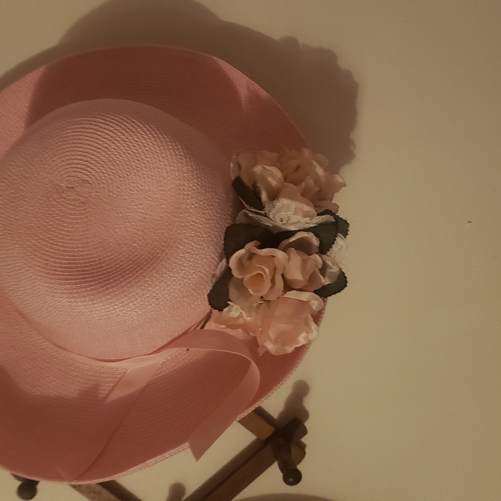 Large brim light pink hat